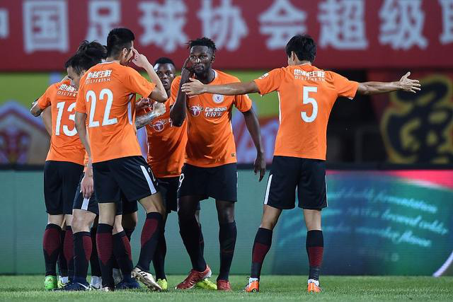 包含云达不莱梅遭遇两连败，升降级形势严峻的词条