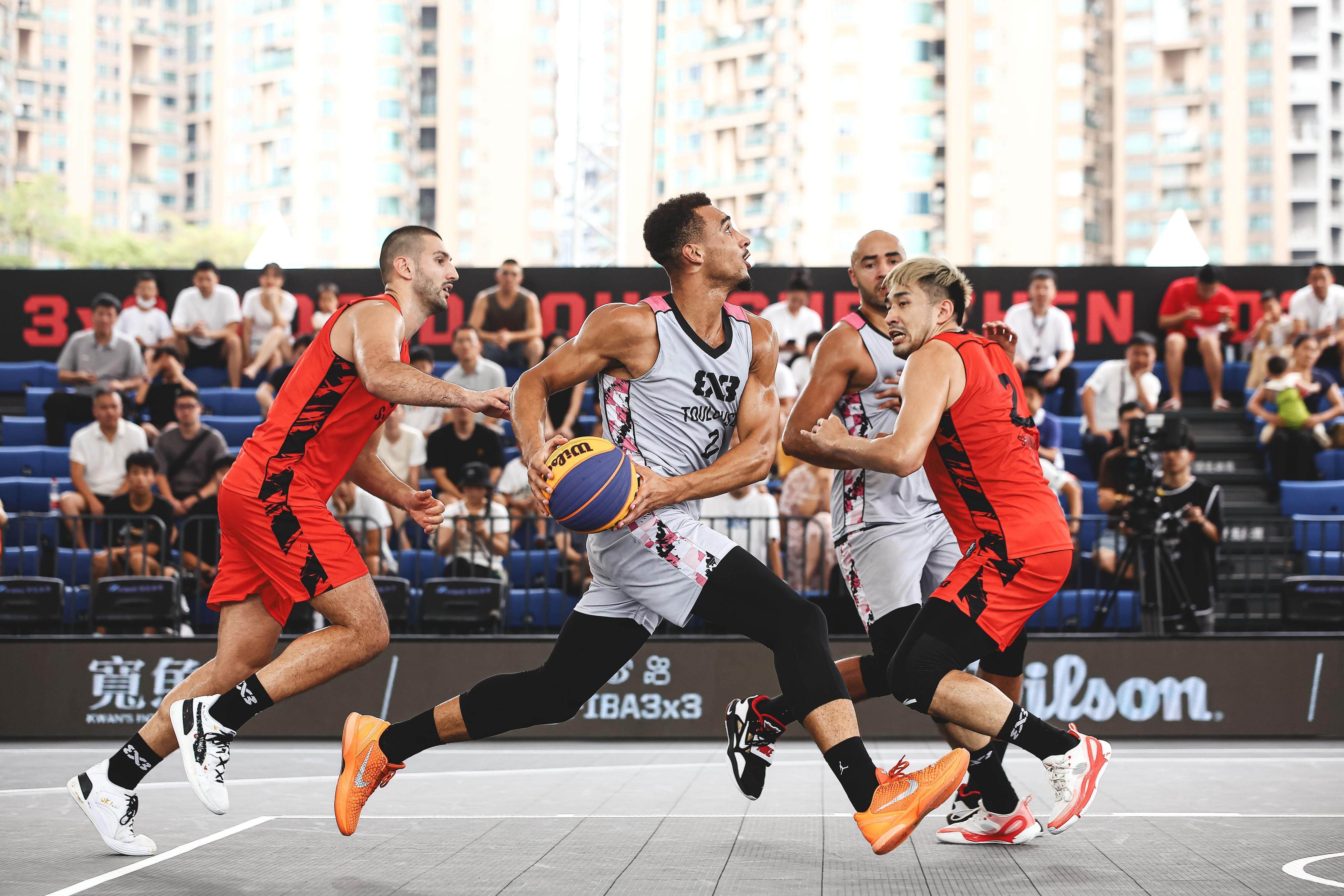 篮球职业赛事精彩纷呈,球迷情绪高涨(篮球比赛 职业) 篮球职业赛事精彩纷呈,球迷情绪高涨(篮球比赛 职业)